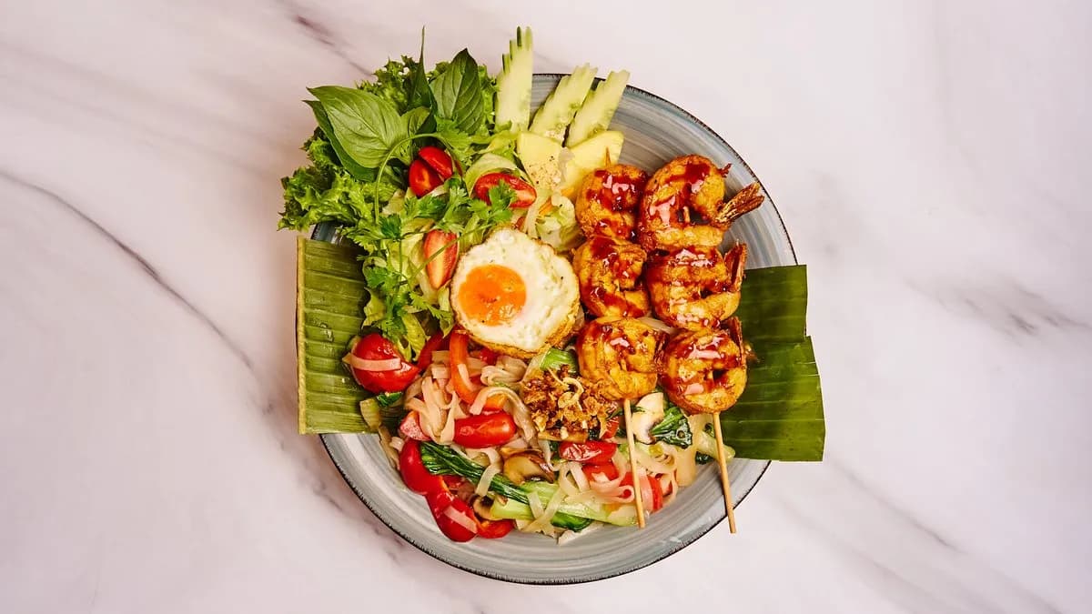 51. Fried Flat Rice Noodles