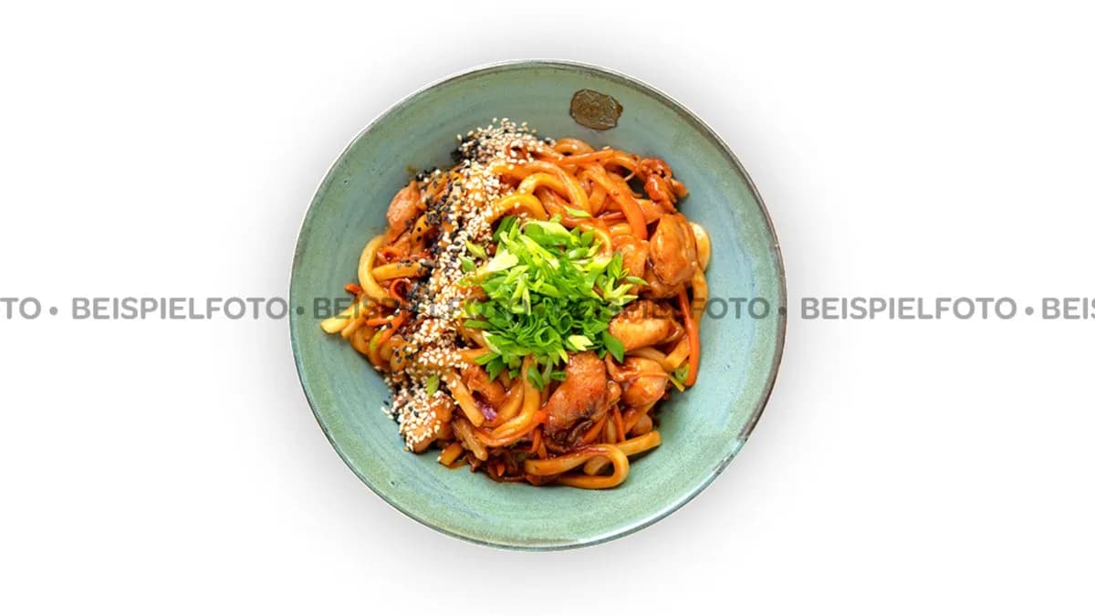 A34. Udon Nudeln mit Tofu