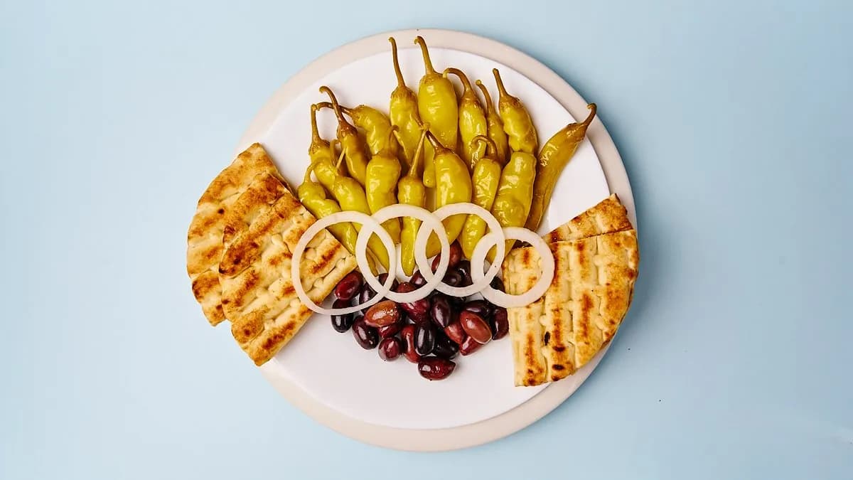 Oliven-Peperoni-Teller