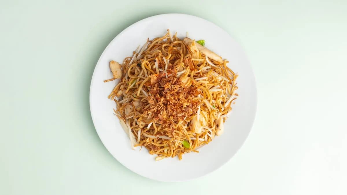 11. Gebratene Nudeln mit Hühnerfleisch und Verschiedenem Gemüse