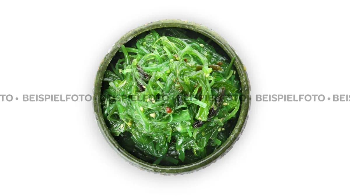 V10. Goma Wakame Salad