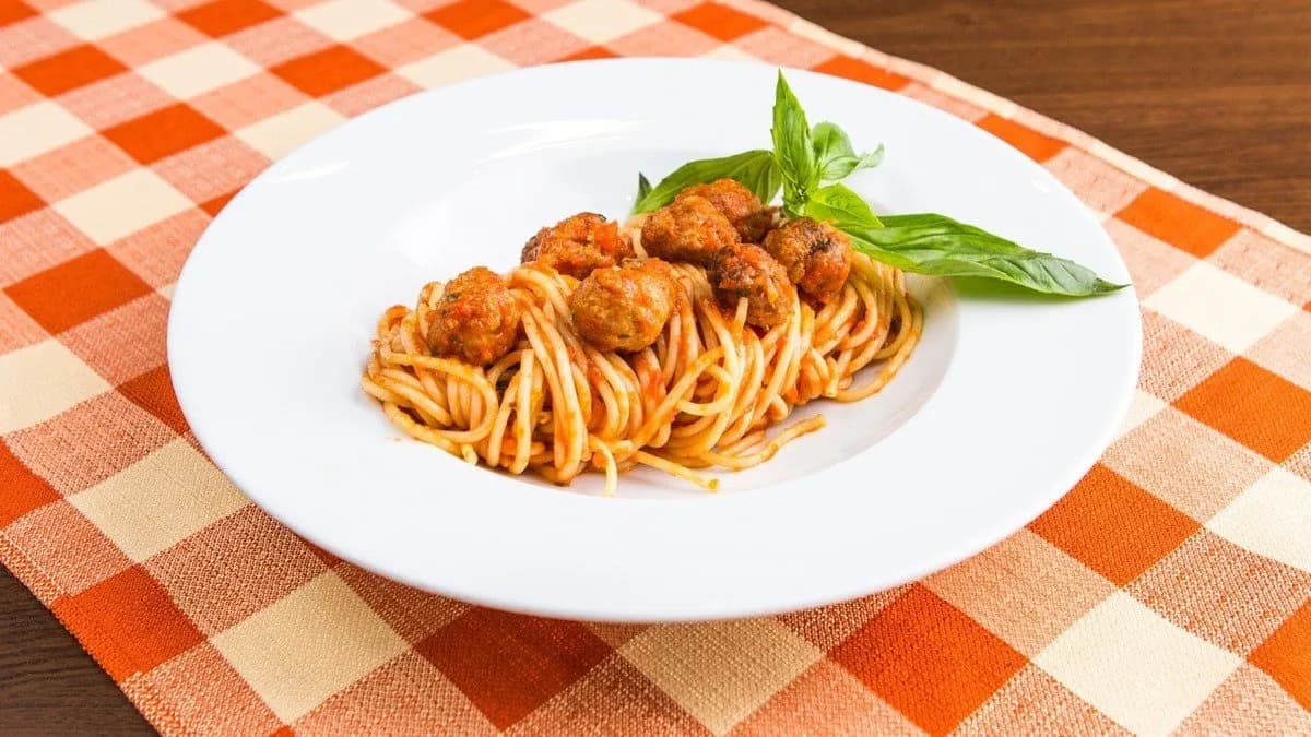 Spagetti Etna polpette