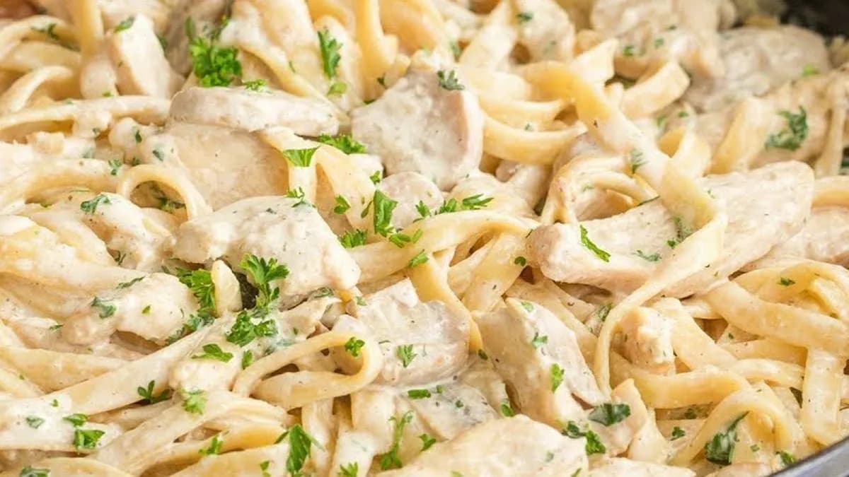 Spaghetti Alfredo Pollo