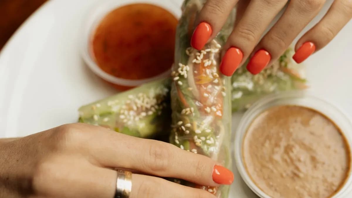 VEGÁN zöldséges tekercs rizstésztában mogyoró - és édes chili szósszal