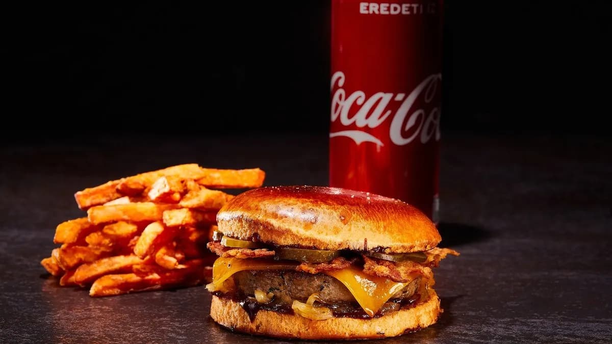 Trófea Burger "A" menü Hasábburgonya, Coca Cola 0,33 l