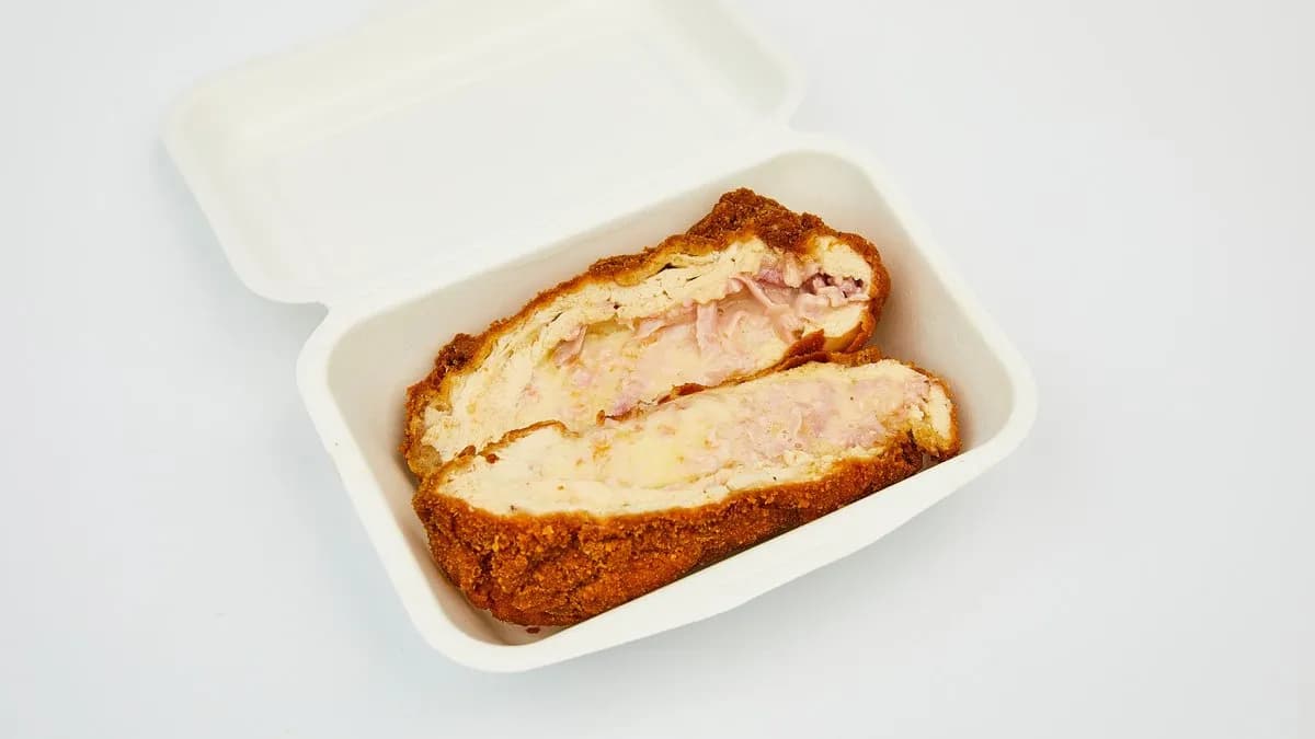 Sajttal sonkával töltött csirkemell