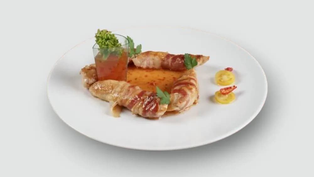 Baconbe tekert csirkemell édes chili öntettel