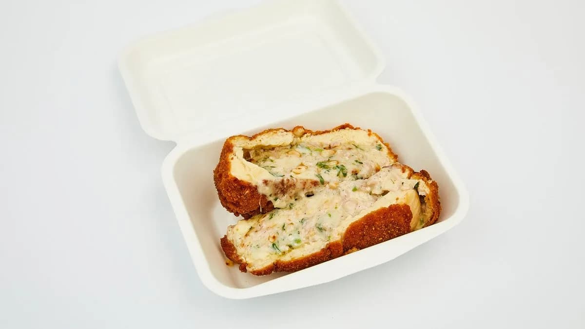 Feta sajttal, olívabogyóval töltött csirkemell