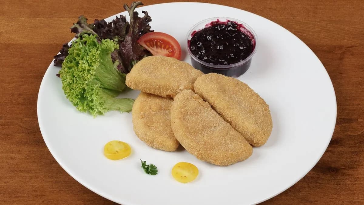 Rántott camembert áfonyalekvárral