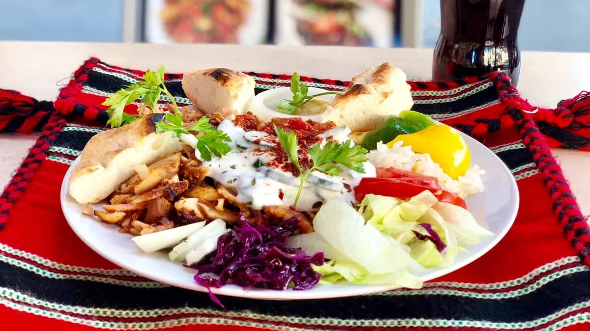 Nagy Csirke Gyros tál + Köret 💙 Ajándék Baklavával 💙