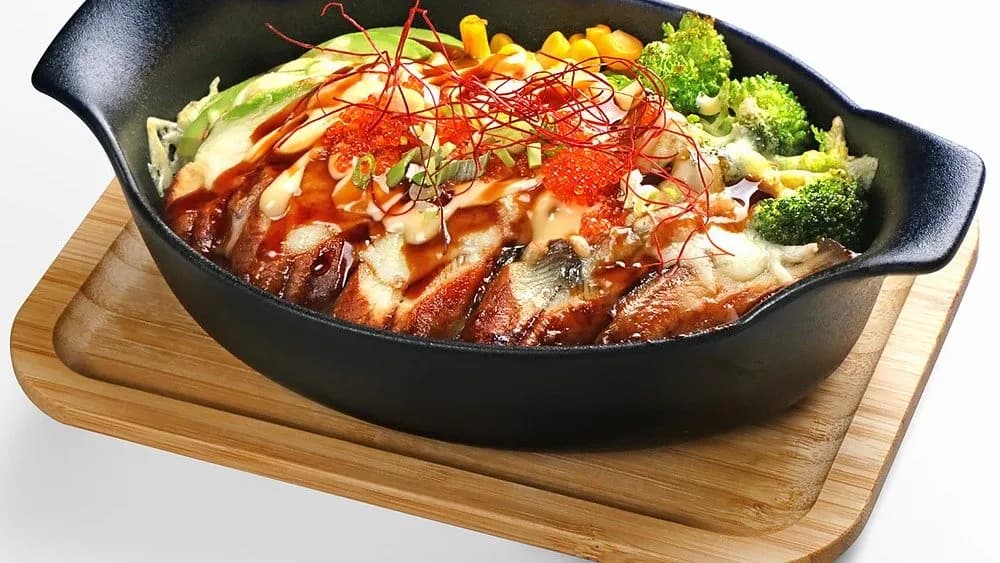 N15 Sajtos angolna grillezett tál