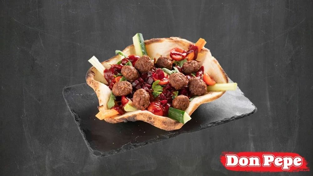 Húsgolyók grillezett céklasalátával, BBQ öntettel