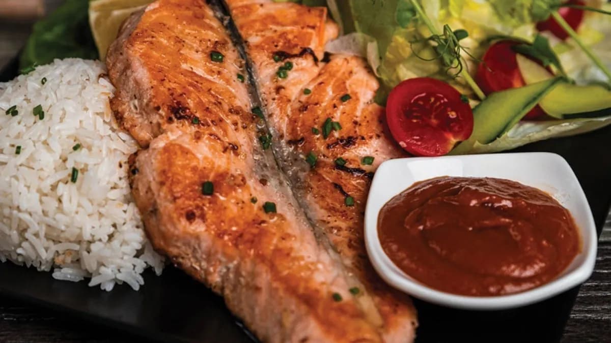 Grillezett lazacsteak választható Coca-Cola üdítővel