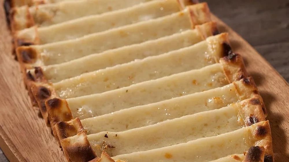 Sajtos Pide + Salata