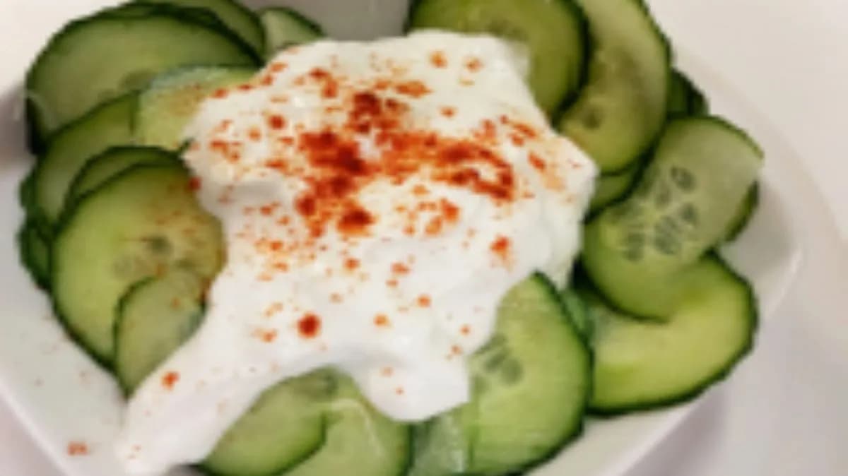 Tejfölös uborkasaláta