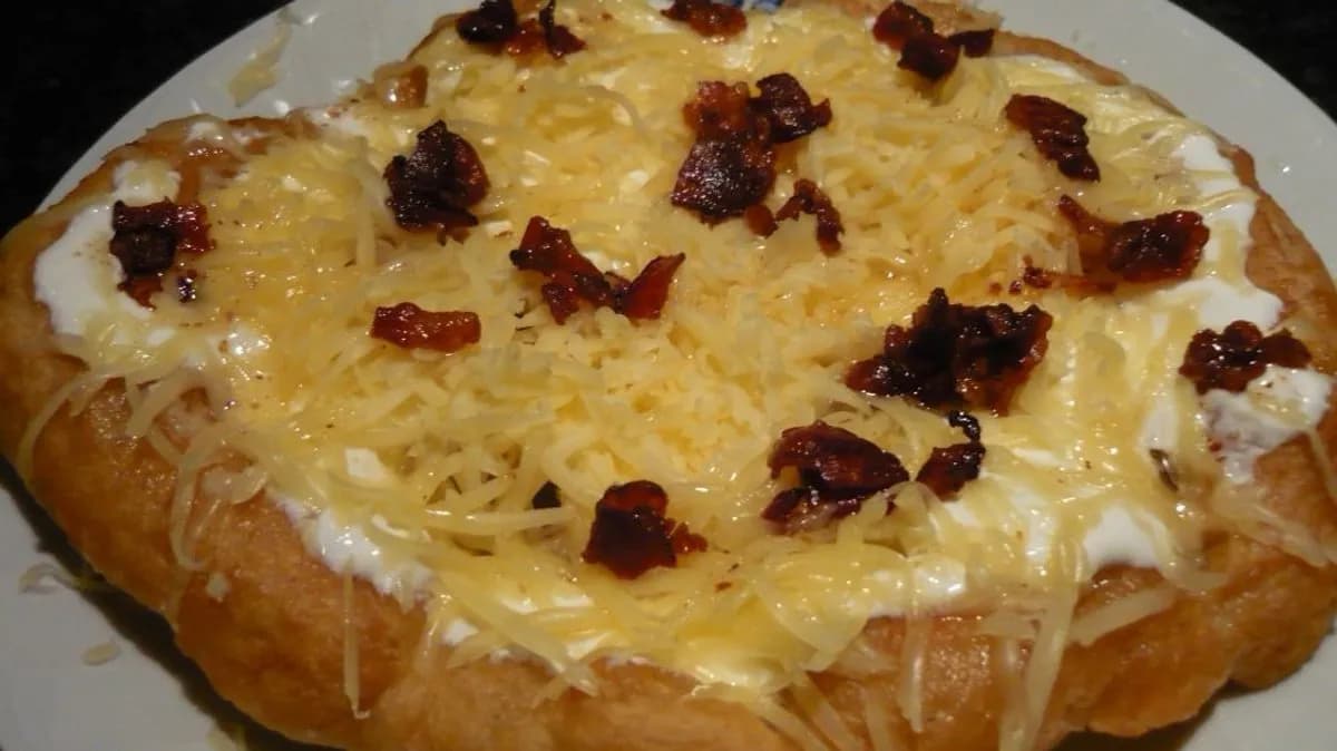 Ropogós bacon lángos