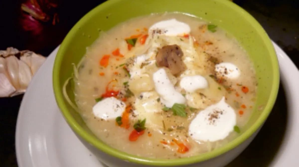 Sajtos tejfeles gombaleves zúzott fokhagymával, lángos-croutonnal 0,3L