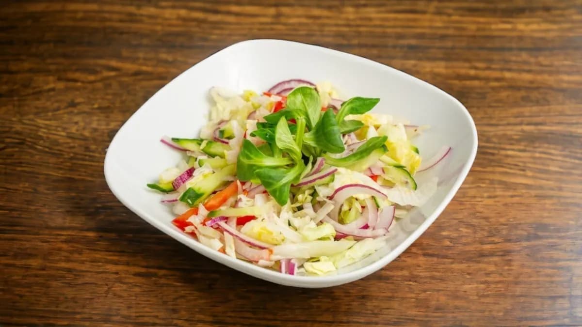 Friss kevert saláta