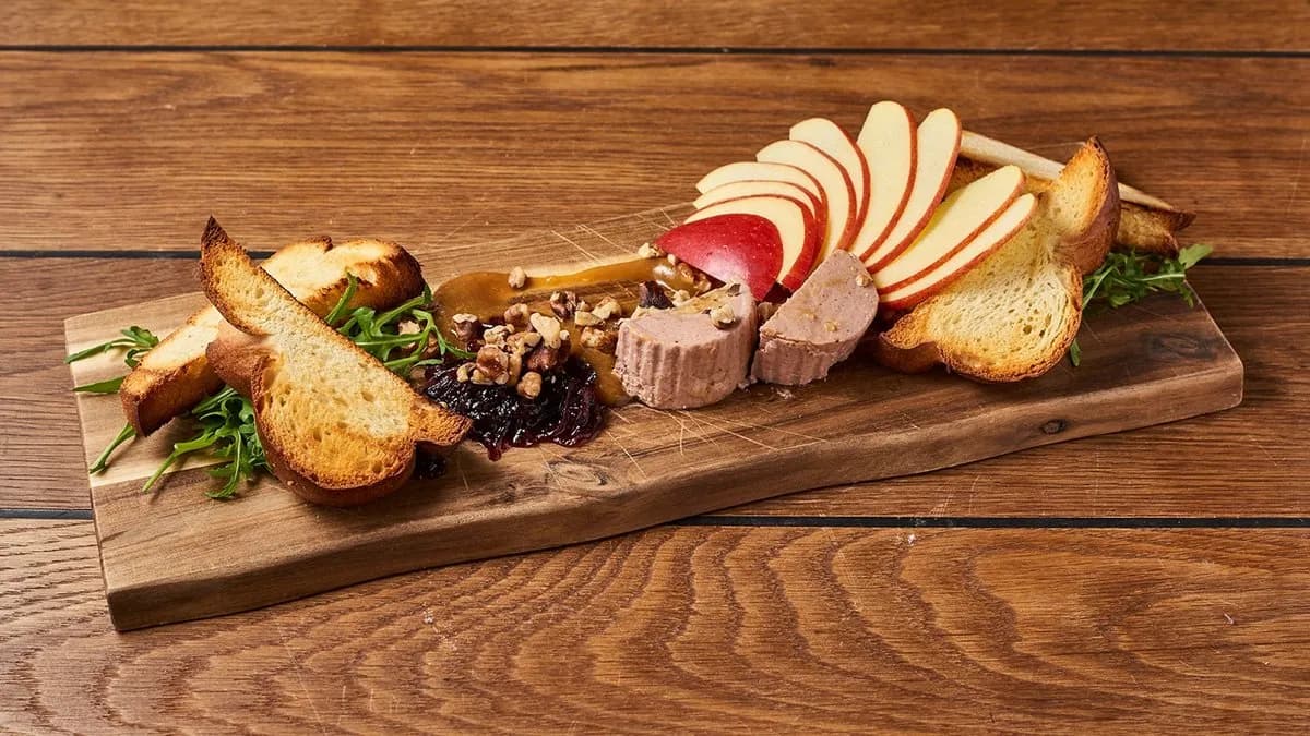 Tokaji aszúban pácolt libamáj pástétom