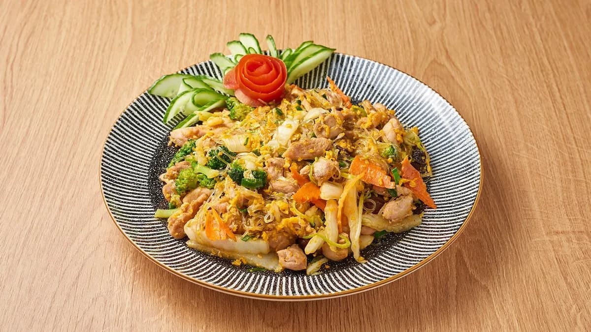 Sült üvegtészta csirkehússal,zöldséggel (mien xao ga)