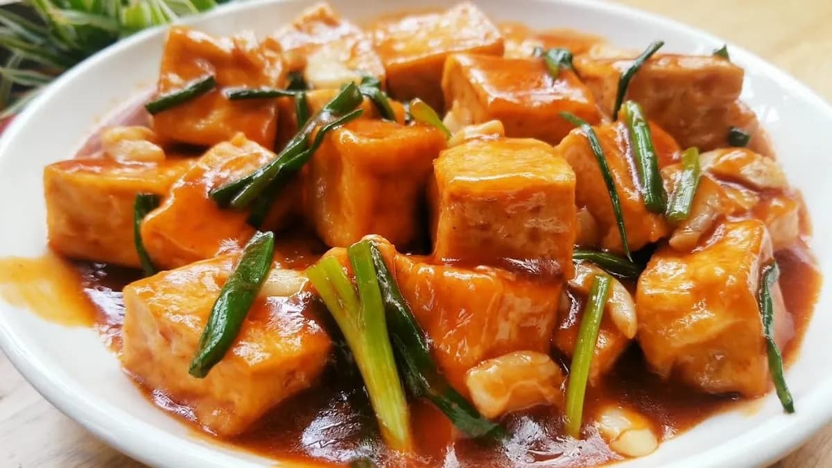 Fokhagymás szójaszósz tofu jázminrizzsel,zöldséggel com trang dau phu sot tuong