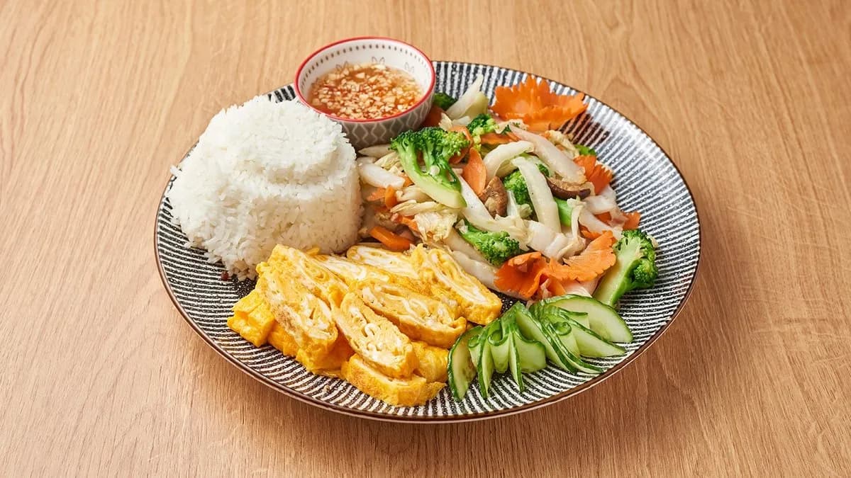 Omlett tojás jázminrizzsel,zöldséggel (com trang trung ran rau xao)