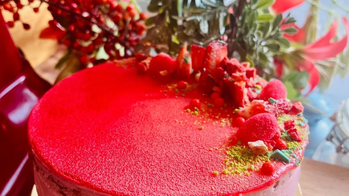 Csokis (Fehér vagy sötét) Epertorta (8 szeletes)