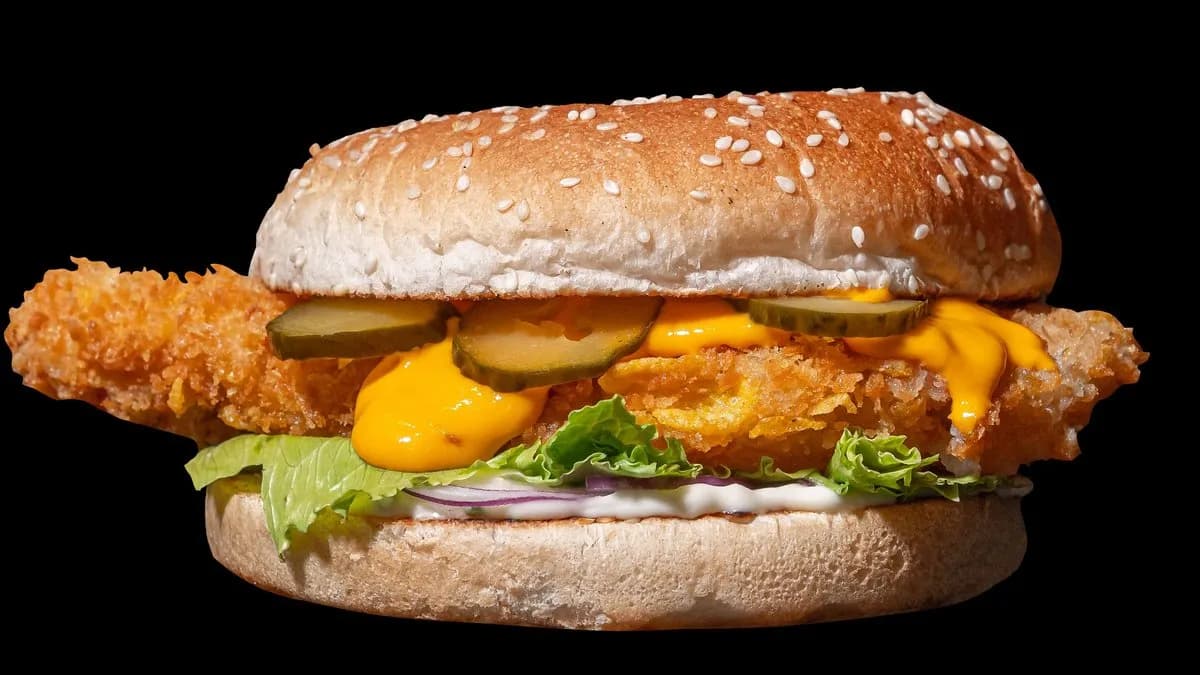 Cheddar csirke burger