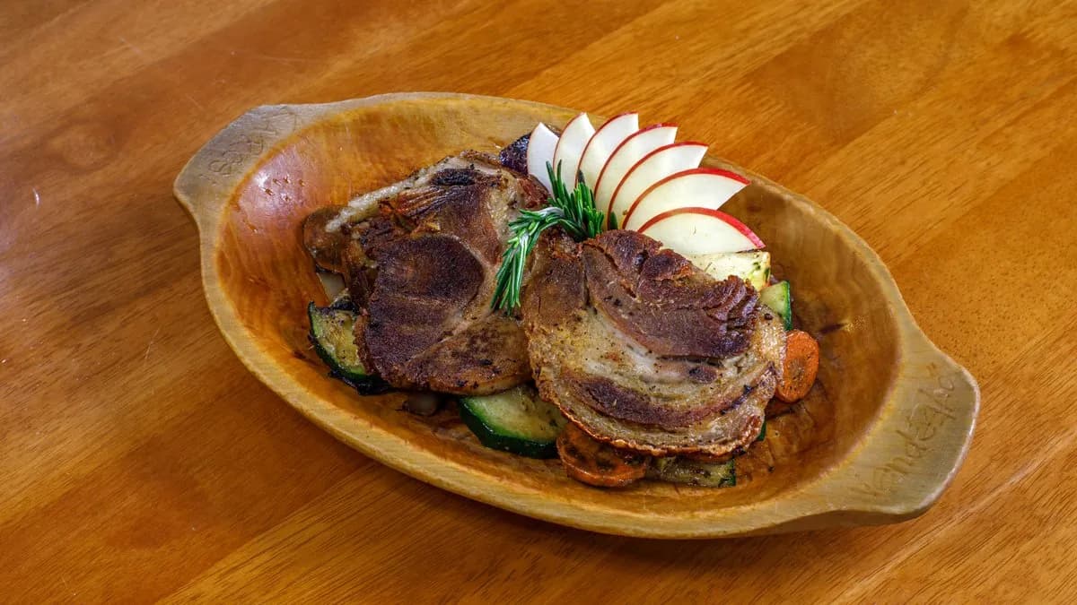 Rozmaringos csülök almával