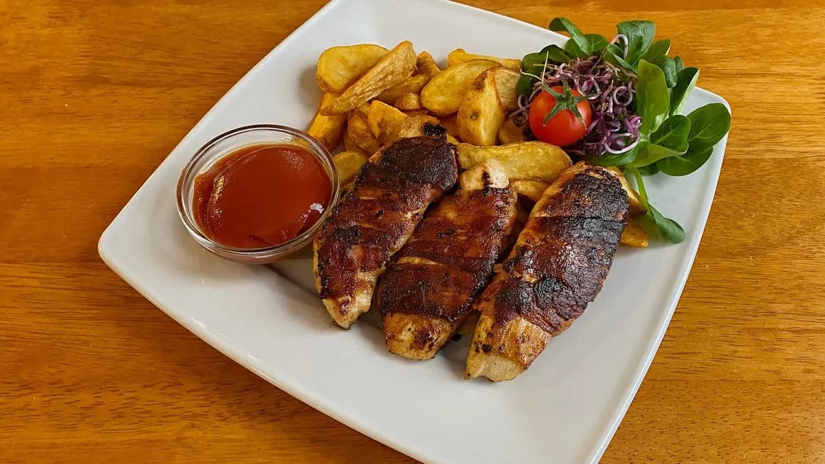 Baconos csirkemellcsíkok BBQ mártással