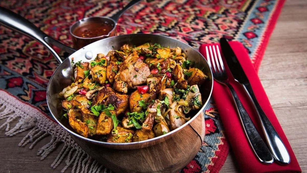 Ojakhuri sertésből