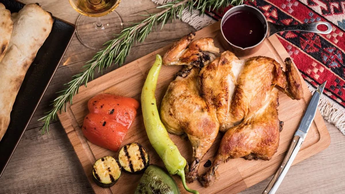 Tabaka (serpenyőben sült csirke) fél