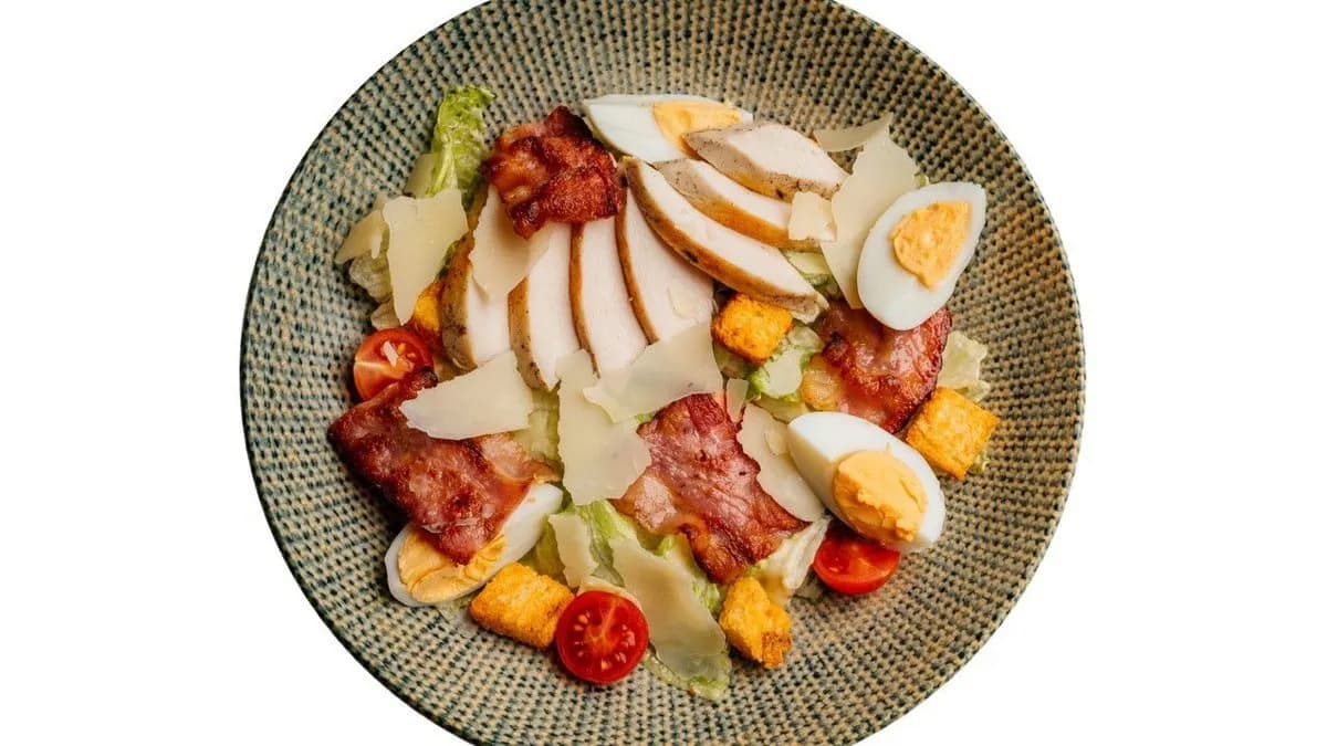 Cézár saláta sült csirkével