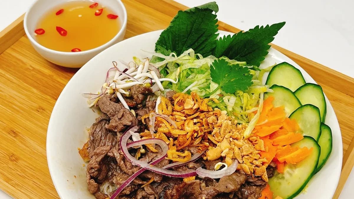 Bún bò Nam Bộ