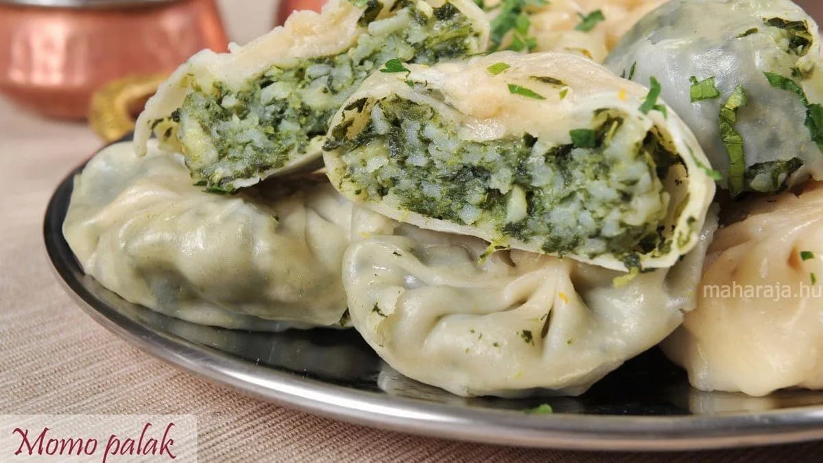 Momo Palak (10pcs)
