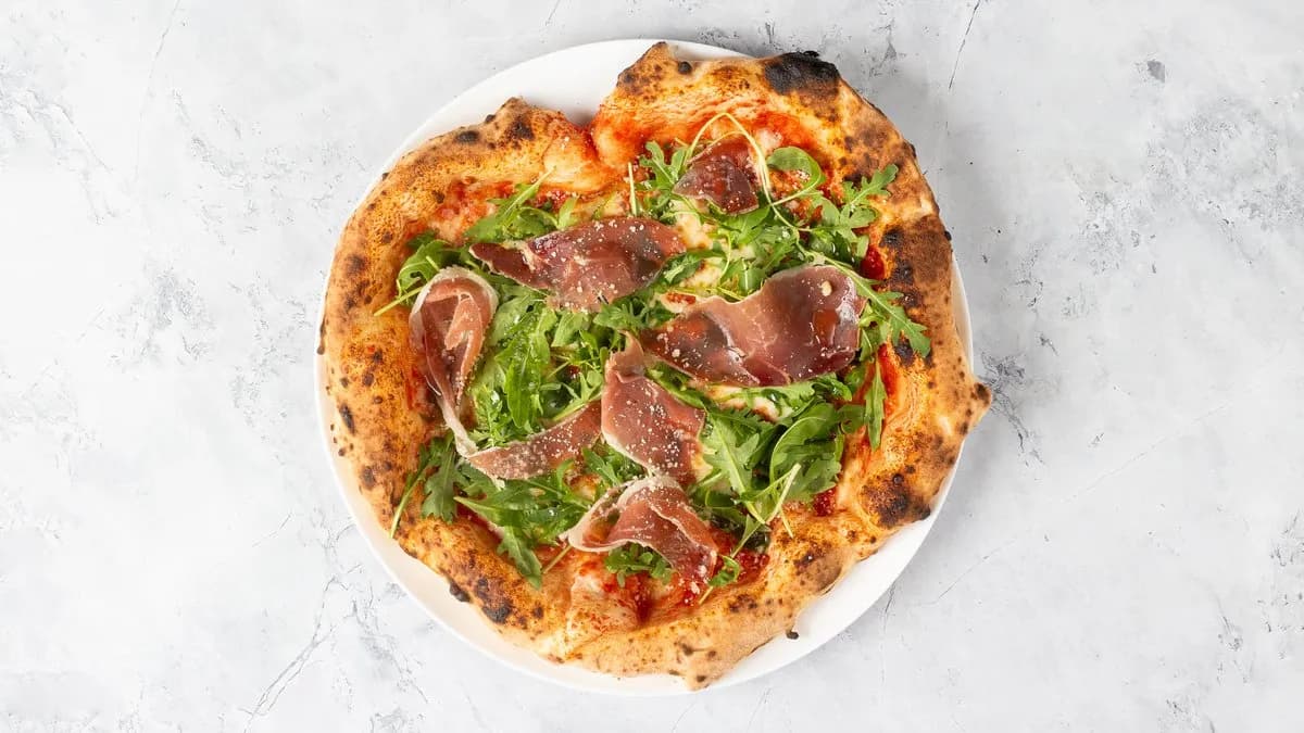Prosciutto pizza