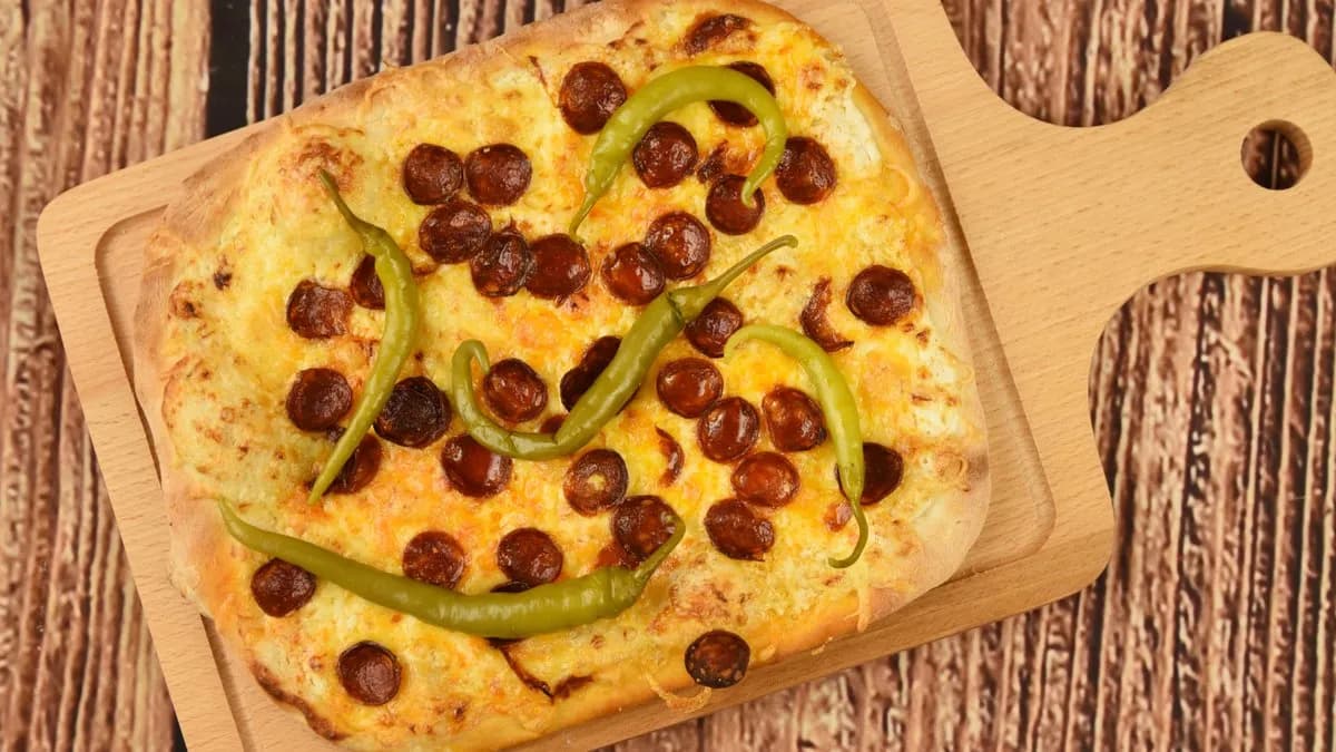 Kenyérlángos - házi kolbászos