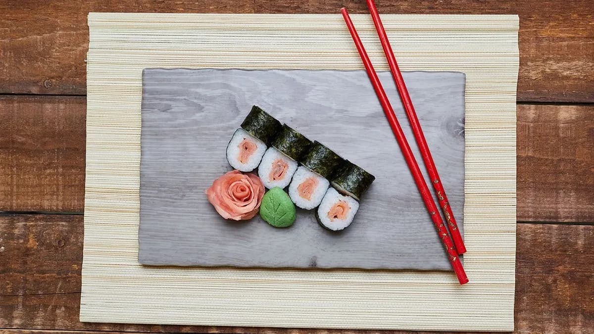 Füstölt lazac maki