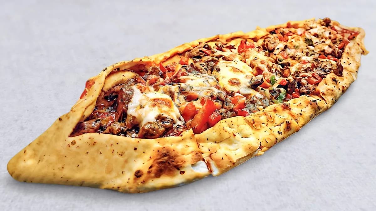 Bárányhúsos-sajtos pide