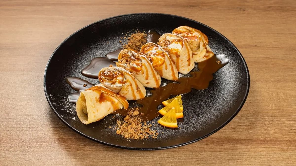 Bodzás túrókrémmel töltött palacsinta házi karamellöntettel