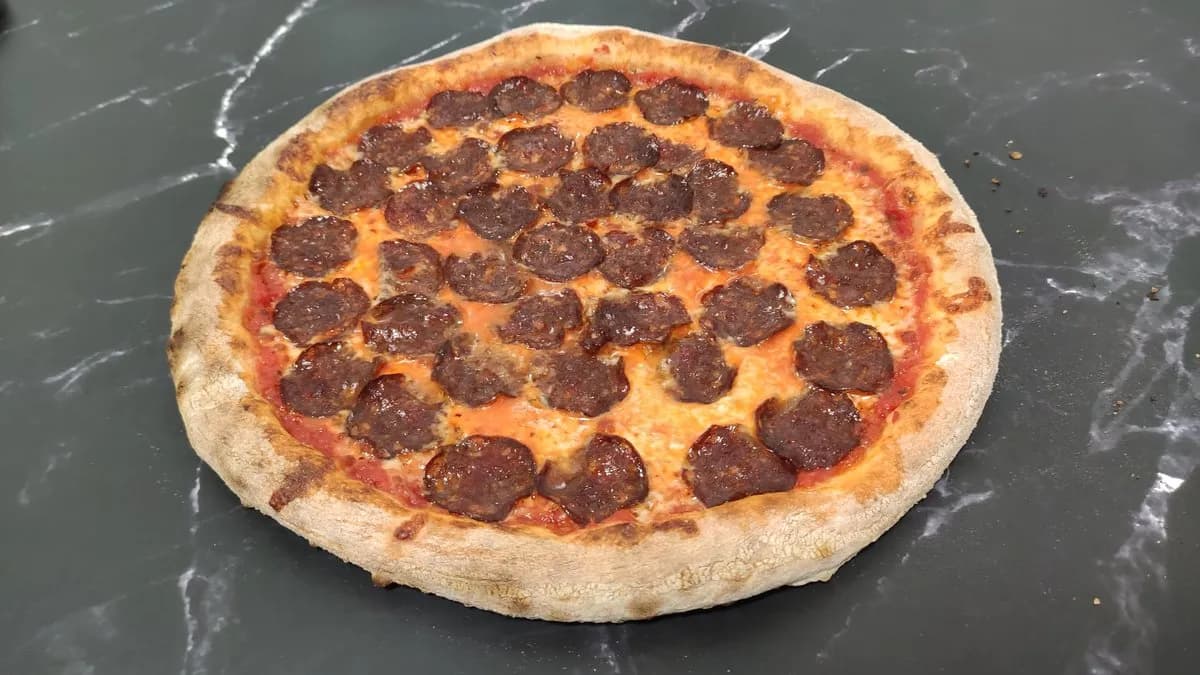 Pizza al Salame no1 - Szalámis