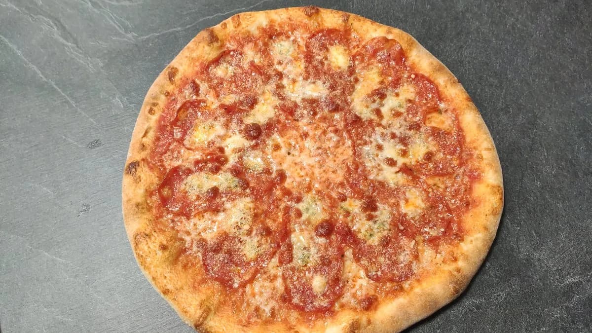 Pizza di Calabrese - Szalámis (csípős)