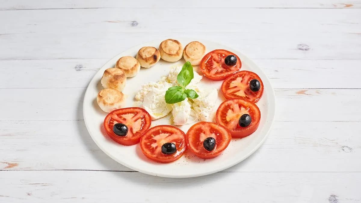 Mozzarella és paradicsomsaláta