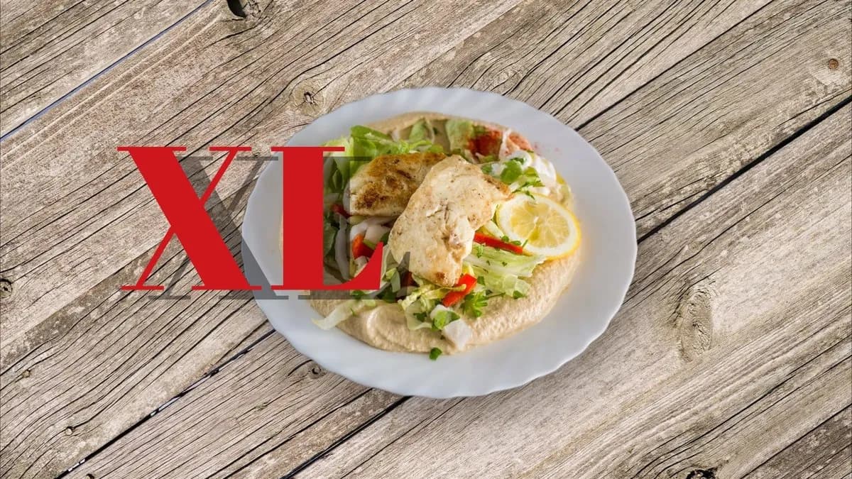 XL Hummusz halloumi sajttal, friss zöldségágyon, görög pitával