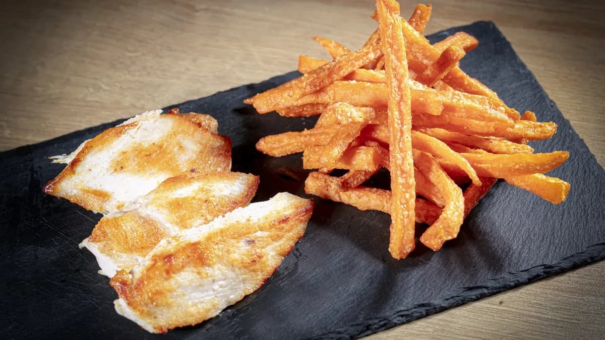 Grillezett csirkemell sült édesburgonyával