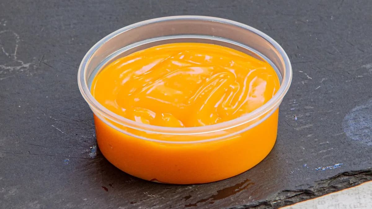 Pikáns cheddar sajtszósz