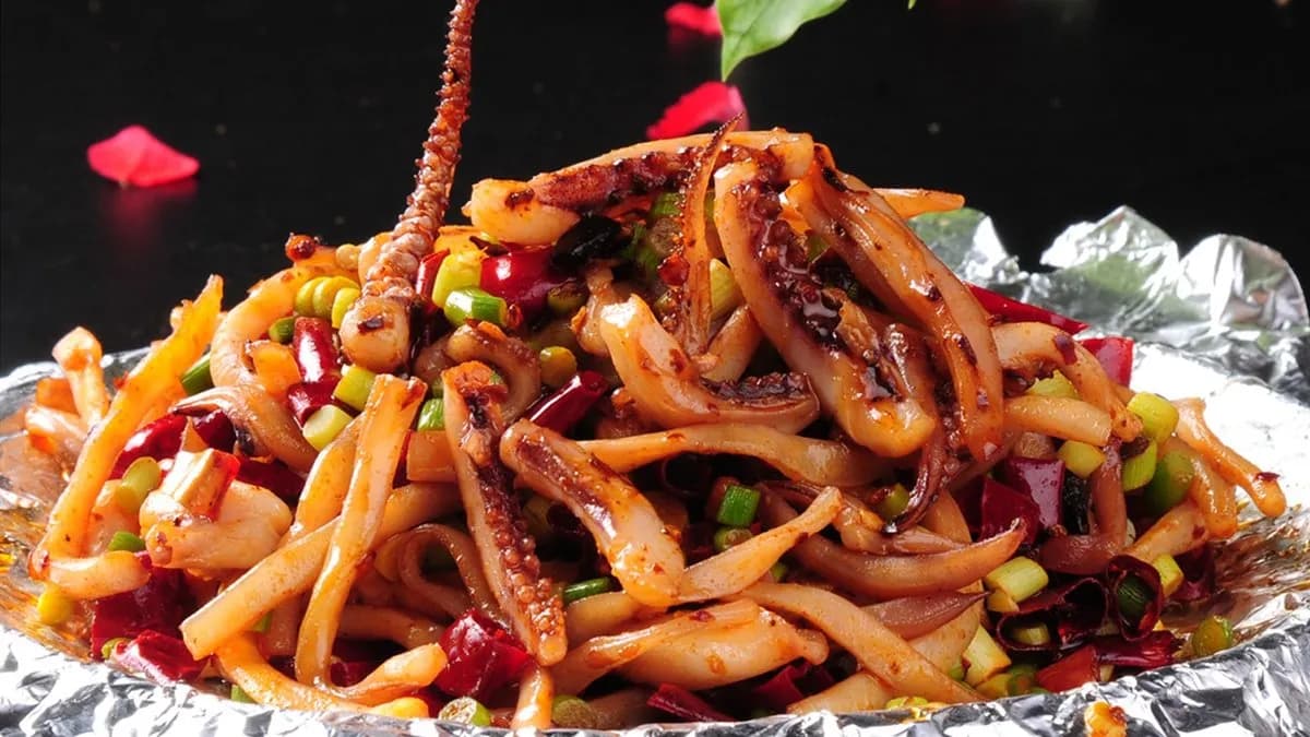 D26 Vaslapon sült csilis, fűszeres kalmár csíkok