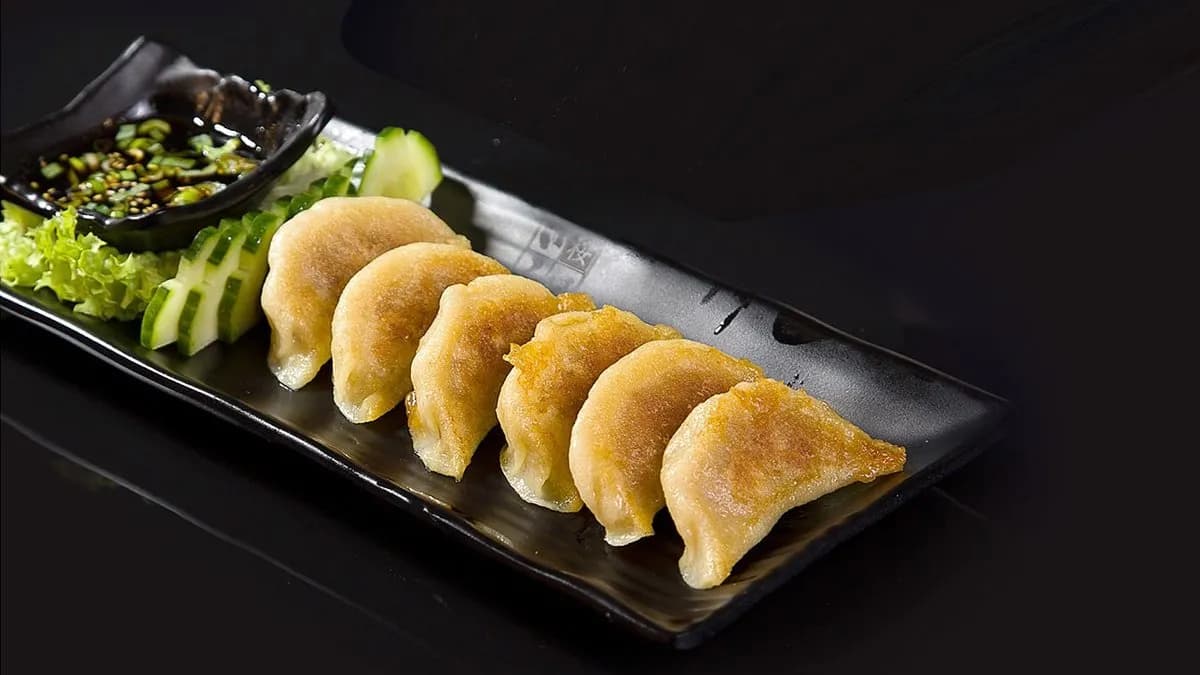 C12. Párolt és sült Gyoza