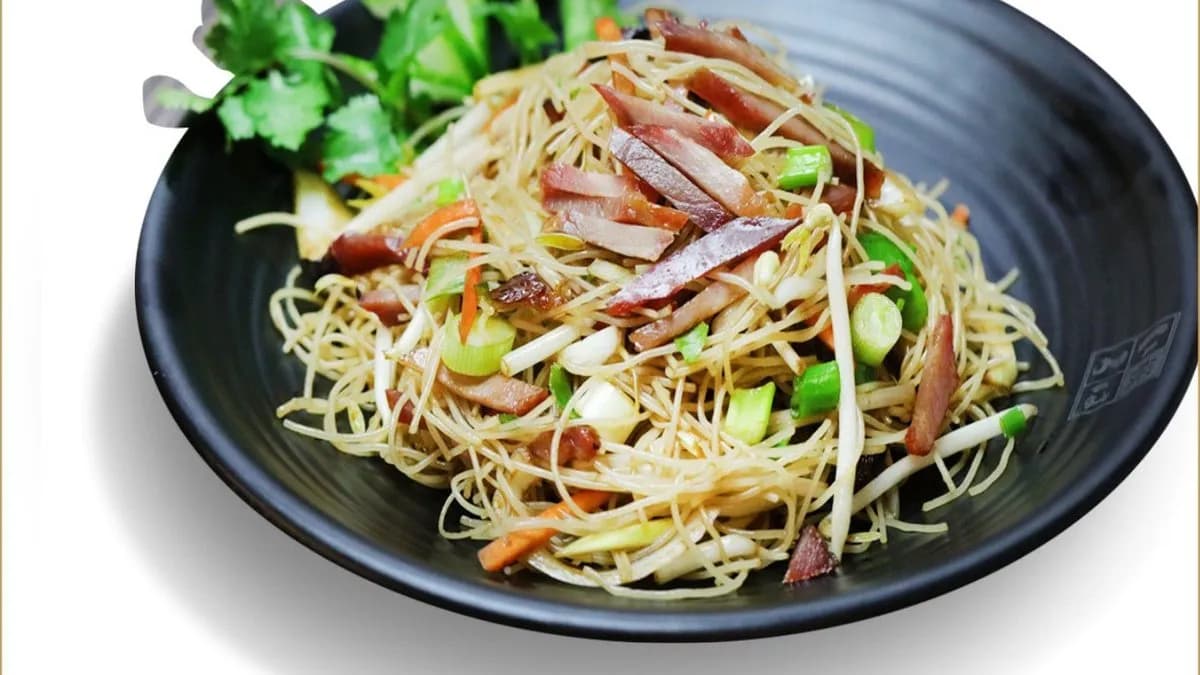 B28. Sült Vermicelli Tészta tenger gyümölcseivel