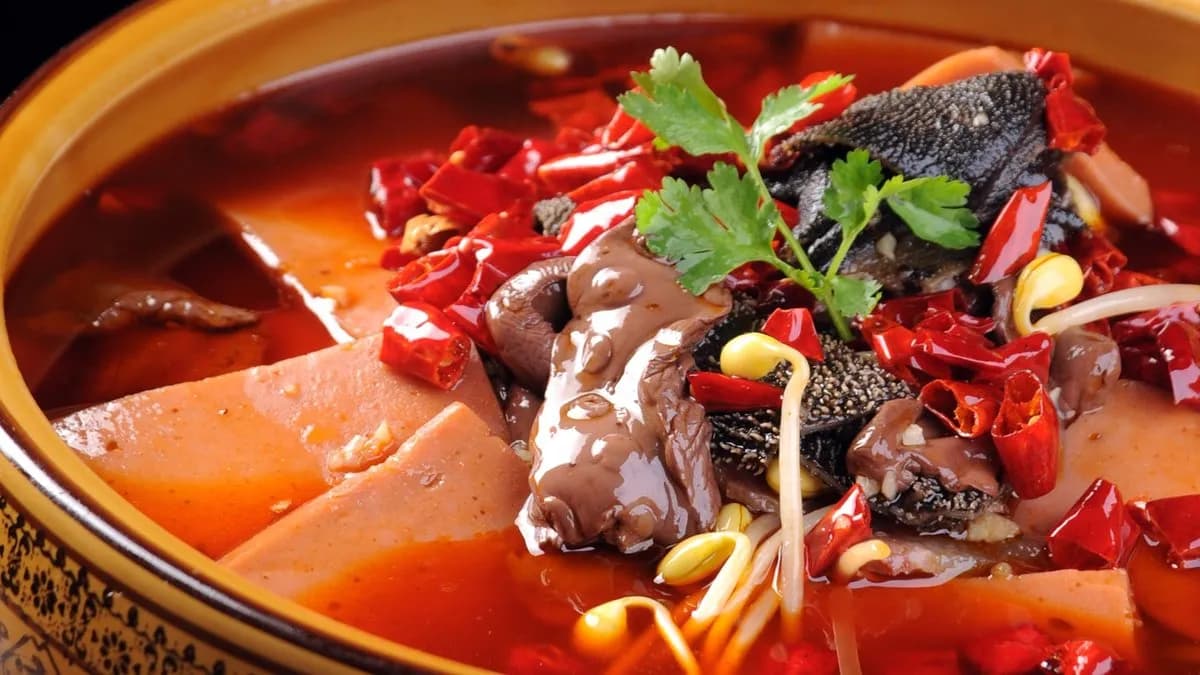 D8Maoxue Wang (kacsa vér, marha pacal és löncshús)